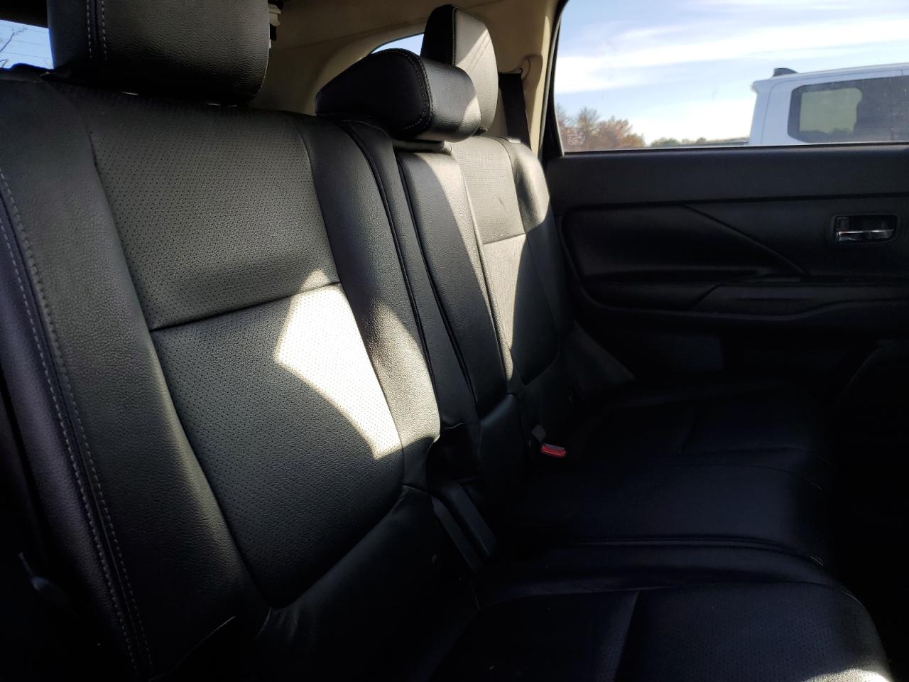 2018 Mitsubishi Outlander Se VIN: JA4AZ3A33JZ020383 Lot: 92745145