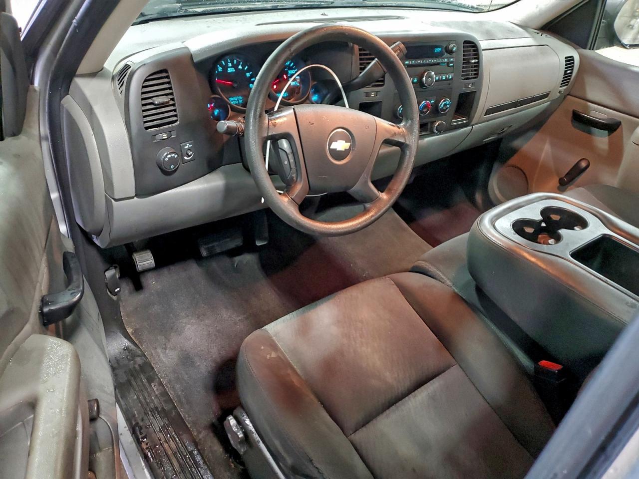 2010 Chevrolet Silverado C1500 VIN: 1GCPCPEX7AZ281215 Lot: 94433505