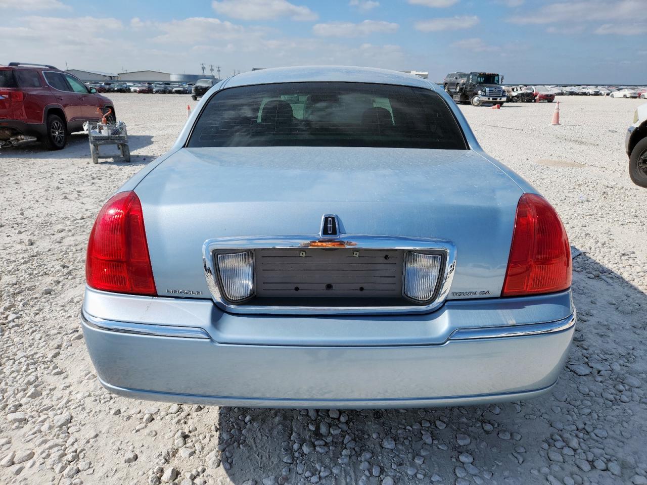 2010 Lincoln Town Car Signature Limited VIN: 2LNBL8CV7AX615794 Lot: 92645515