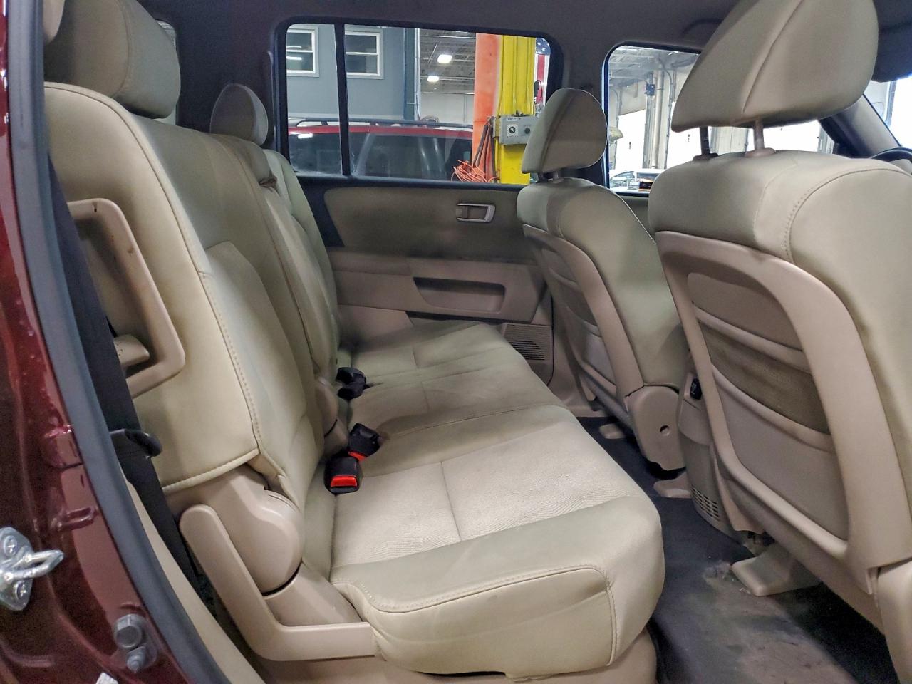 2010 Honda Pilot Lx VIN: 5FNYF4H24AB002318 Lot: 93851055