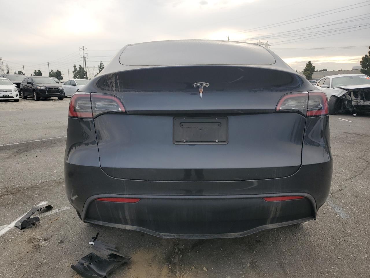 2024 Tesla Model Y VIN: 7SAYGDED0RF186481 Lot: 85571215