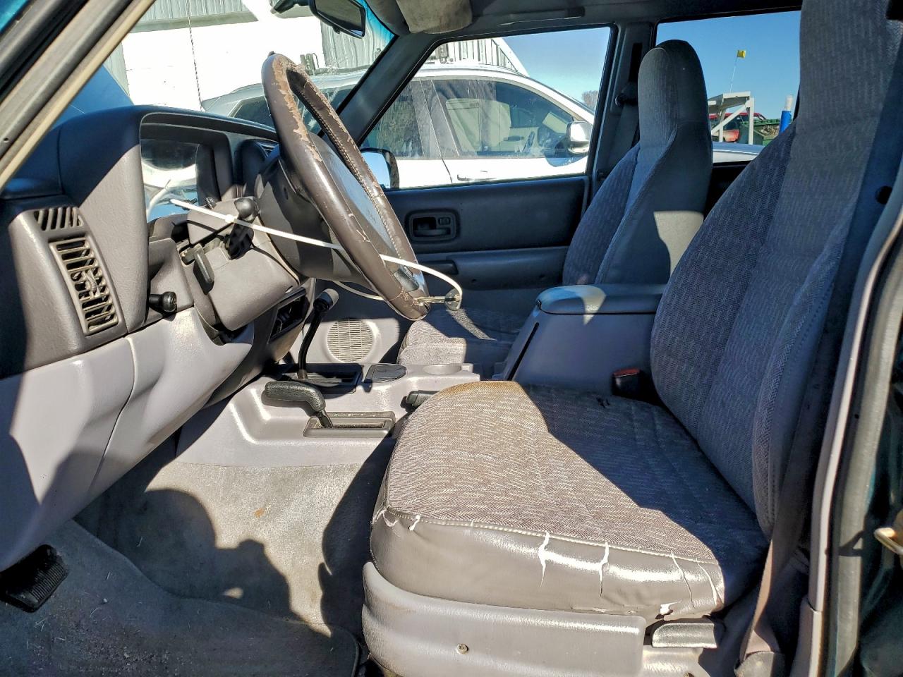 1998 Jeep Cherokee Sport VIN: 1J4FJ68S5WL223863 Lot: 94175375