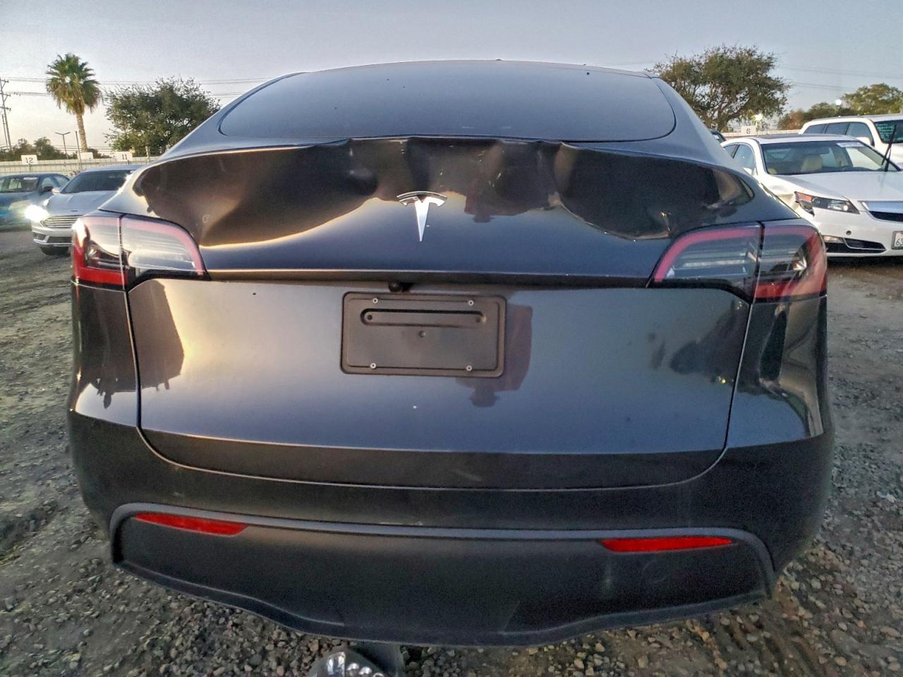 2025 Tesla Model Y VIN: 7SAYGDED4SF280739 Lot: 94545395