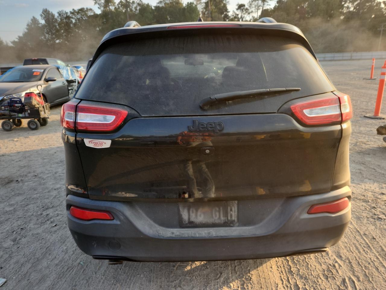 2016 Jeep Cherokee Latitude VIN: 1C4PJLCB4GW200638 Lot: 93070255