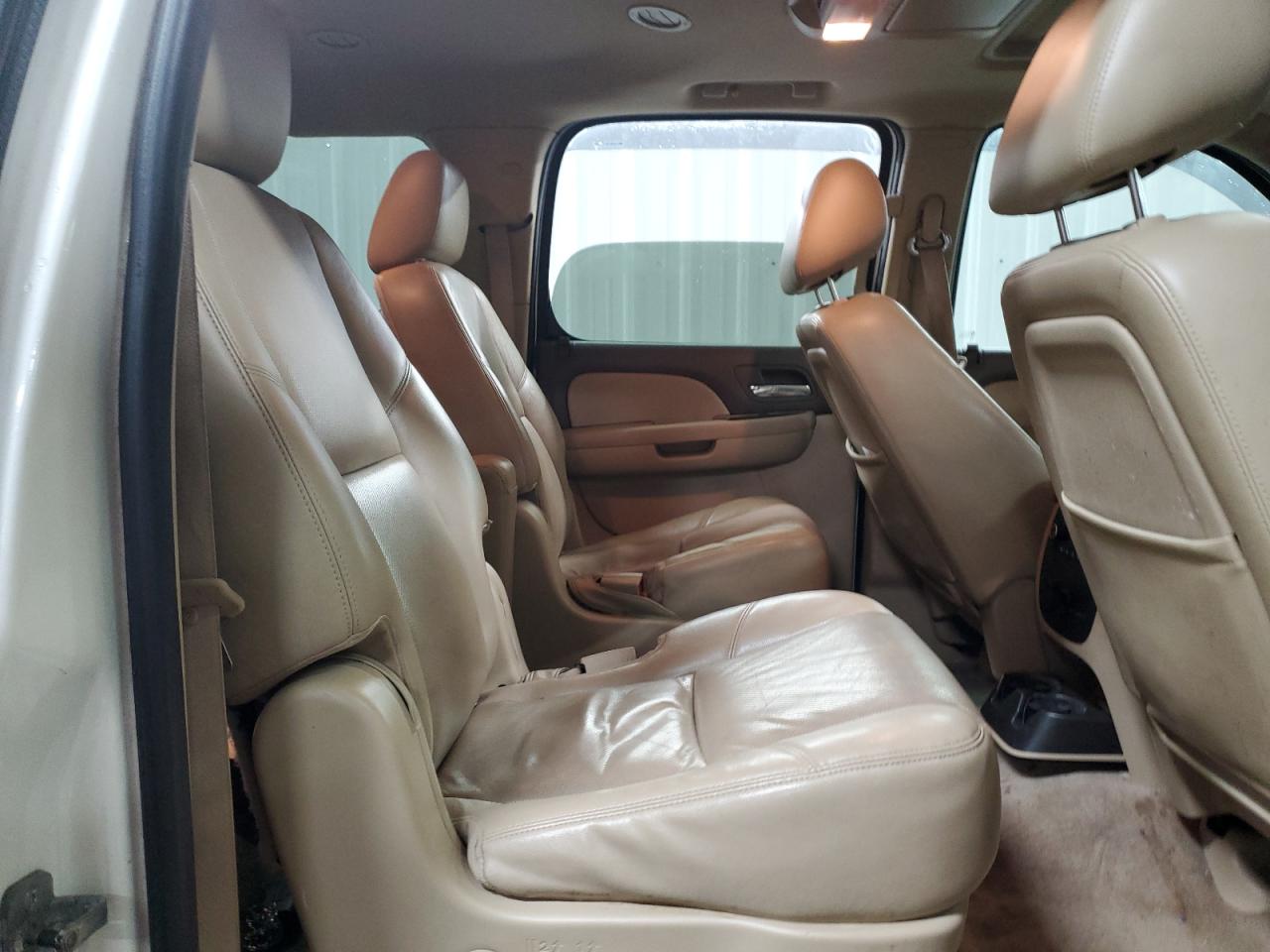 2011 Chevrolet Suburban K1500 Ltz VIN: 1GNSKKE36BR132106 Lot: 92916575