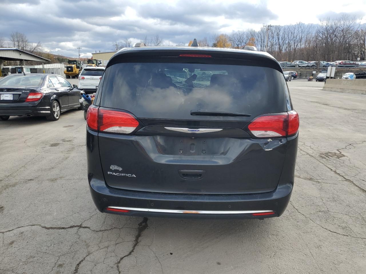 2018 Chrysler Pacifica Touring L VIN: 2C4RC1BG6JR234844 Lot: 92785865