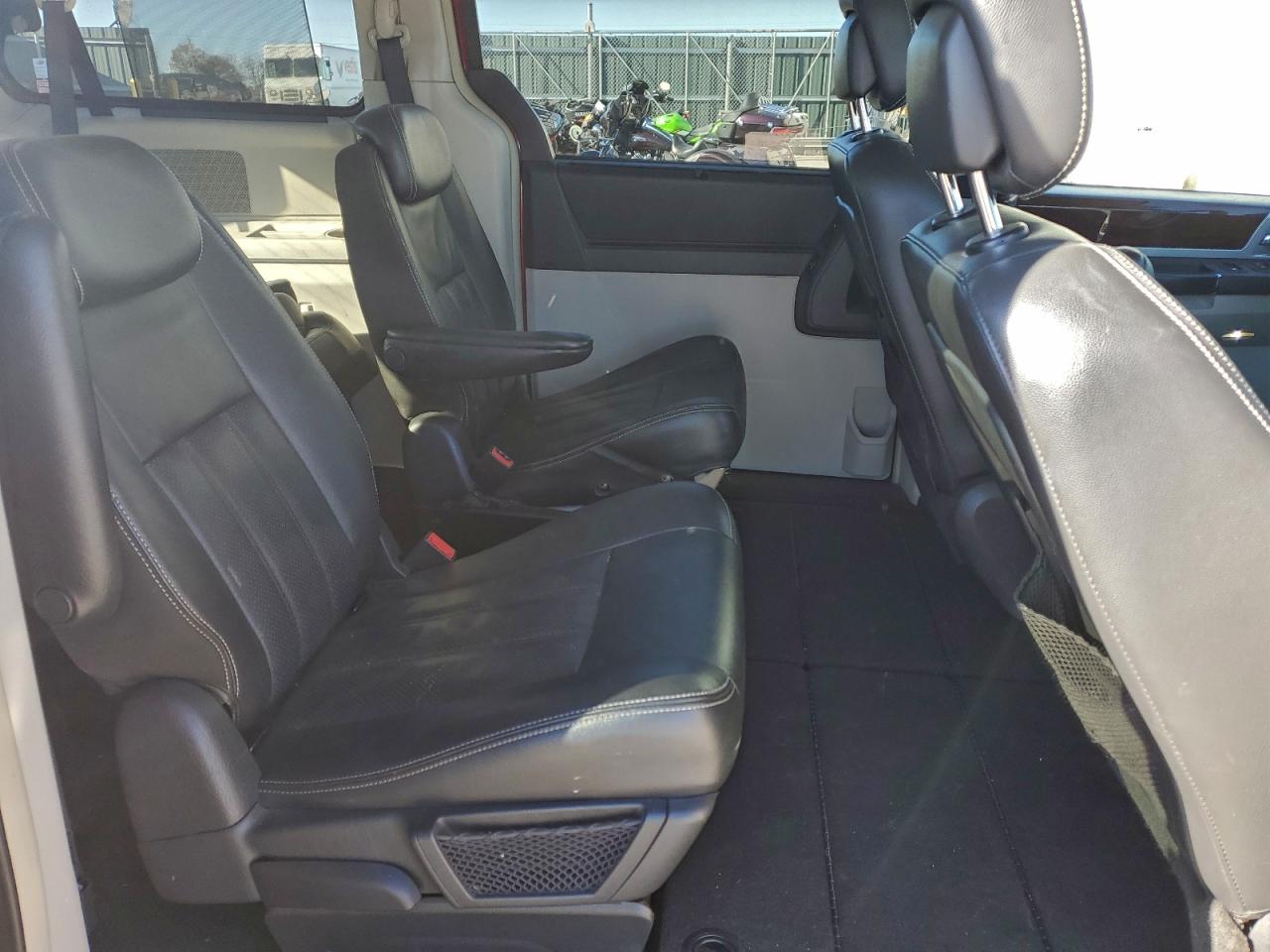 2010 Chrysler Town & Country Touring Plus VIN: 2A4RR8D10AR495123 Lot: 94138265