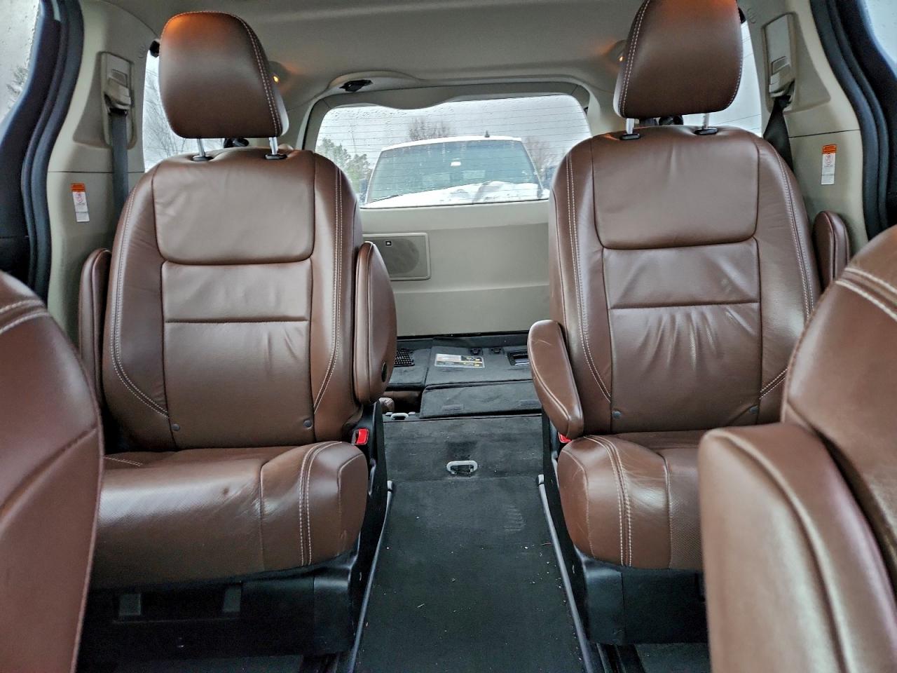 2018 Toyota Sienna Xle VIN: 5TDDZ3DC8JS205335 Lot: 94092945