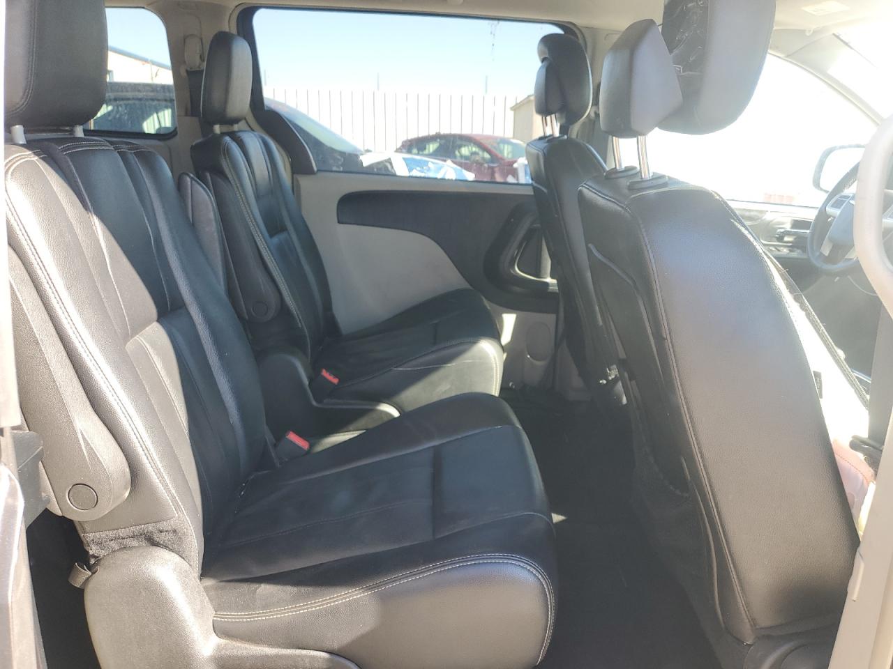 2015 Chrysler Town & Country Touring VIN: 2C4RC1BGXFR637586 Lot: 92186755