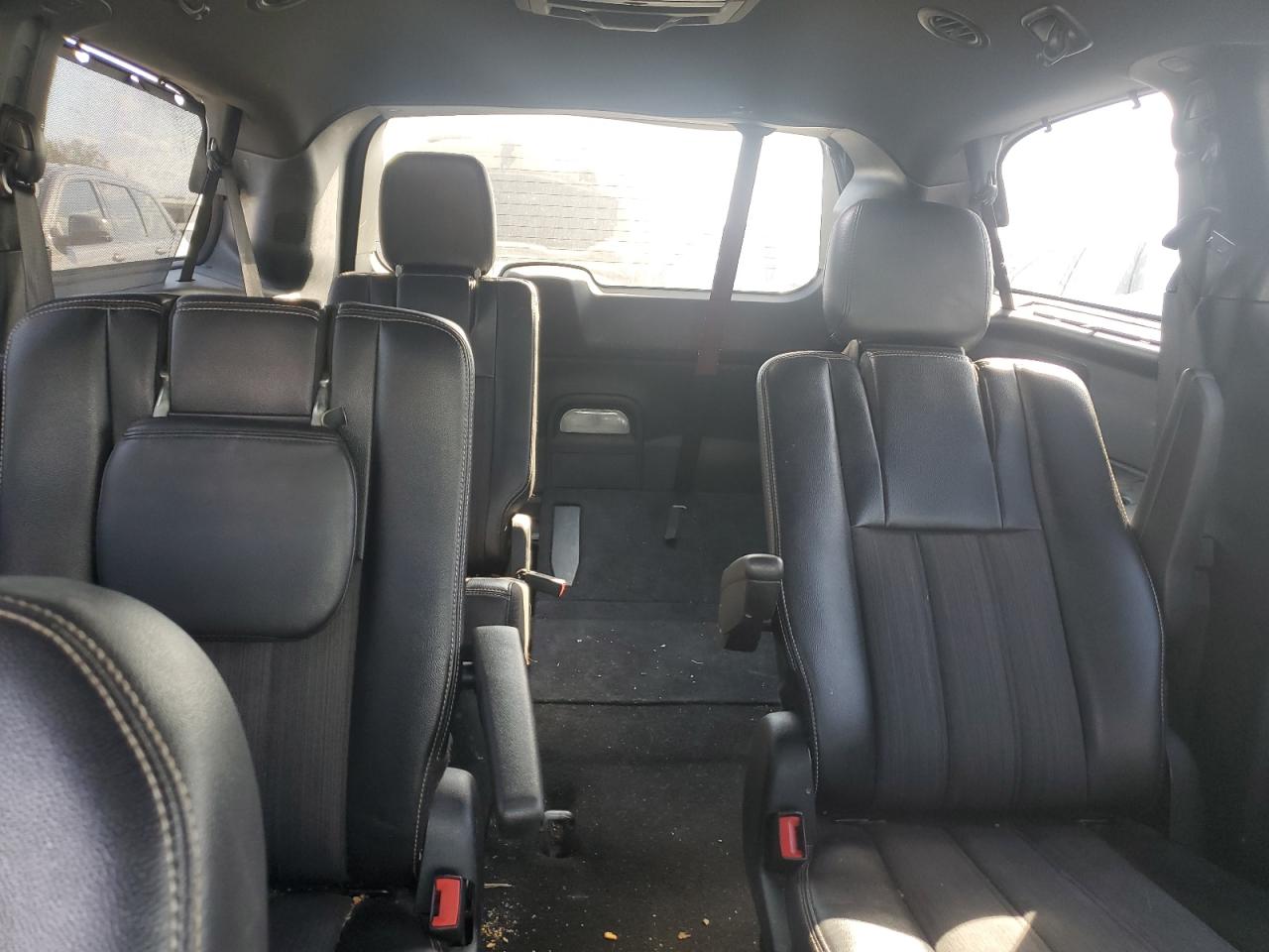 2014 Chrysler Town & Country S VIN: 2C4RC1HG5ER408433 Lot: 92936265