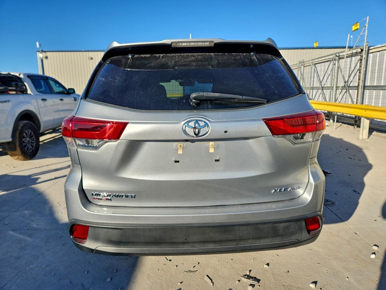 2018 Toyota Highlander Se VIN: 5TDJZRFHXJS850700 Lot: 94561605