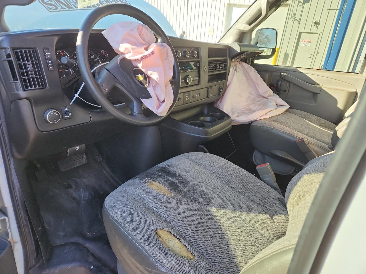 2017 Chevrolet Express G2500 VIN: 1GCWGAFF3H1135261 Lot: 92077415