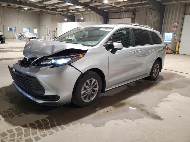 TOYOTA SIENNA LE 2025