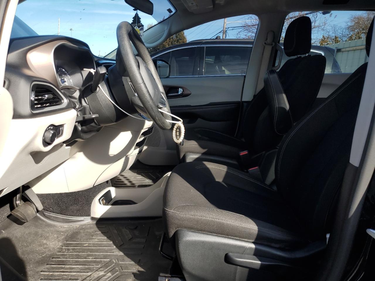 2020 Chrysler Voyager L VIN: 2C4RC1AGXLR235760 Lot: 92608965