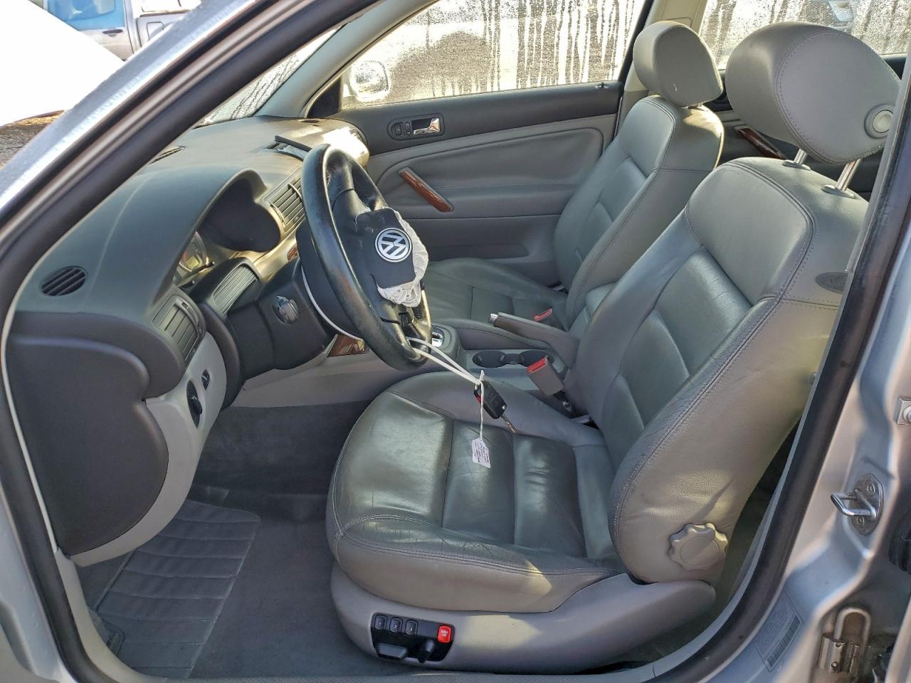 2001 Volkswagen Passat Glx VIN: WVWRH63B31E145554 Lot: 93983145