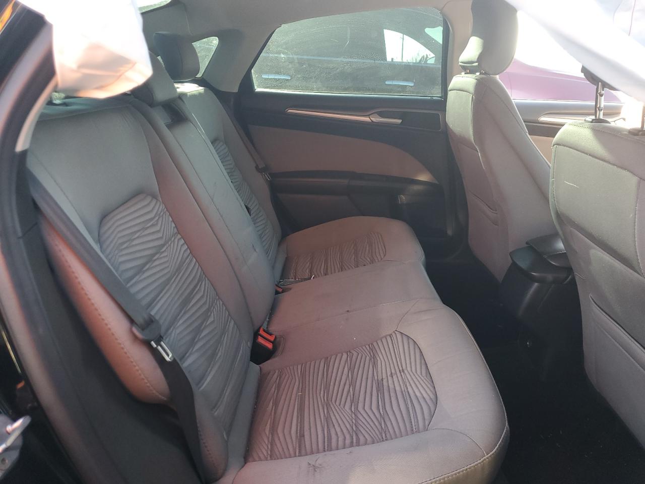 2016 Ford Fusion S VIN: 3FA6P0G79GR385762 Lot: 92862425