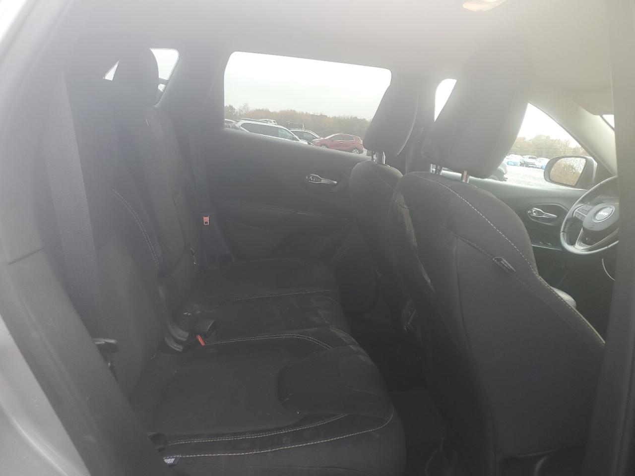 2016 Jeep Cherokee Latitude VIN: 1C4PJMCB0GW213392 Lot: 93180835