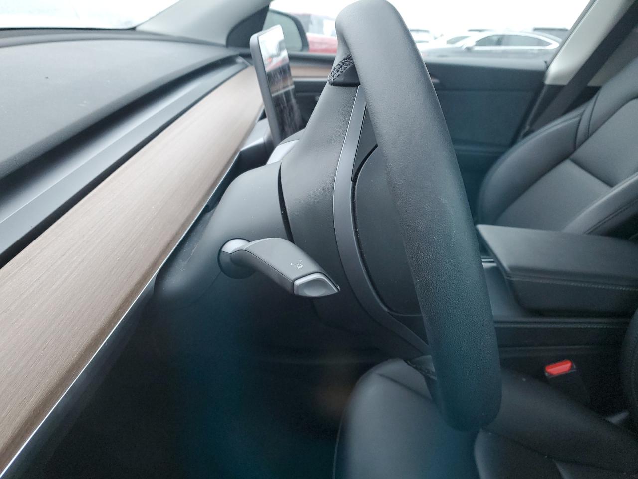 2024 Tesla Model Y VIN: 7SAYGDEEXRF196136 Lot: 92309945