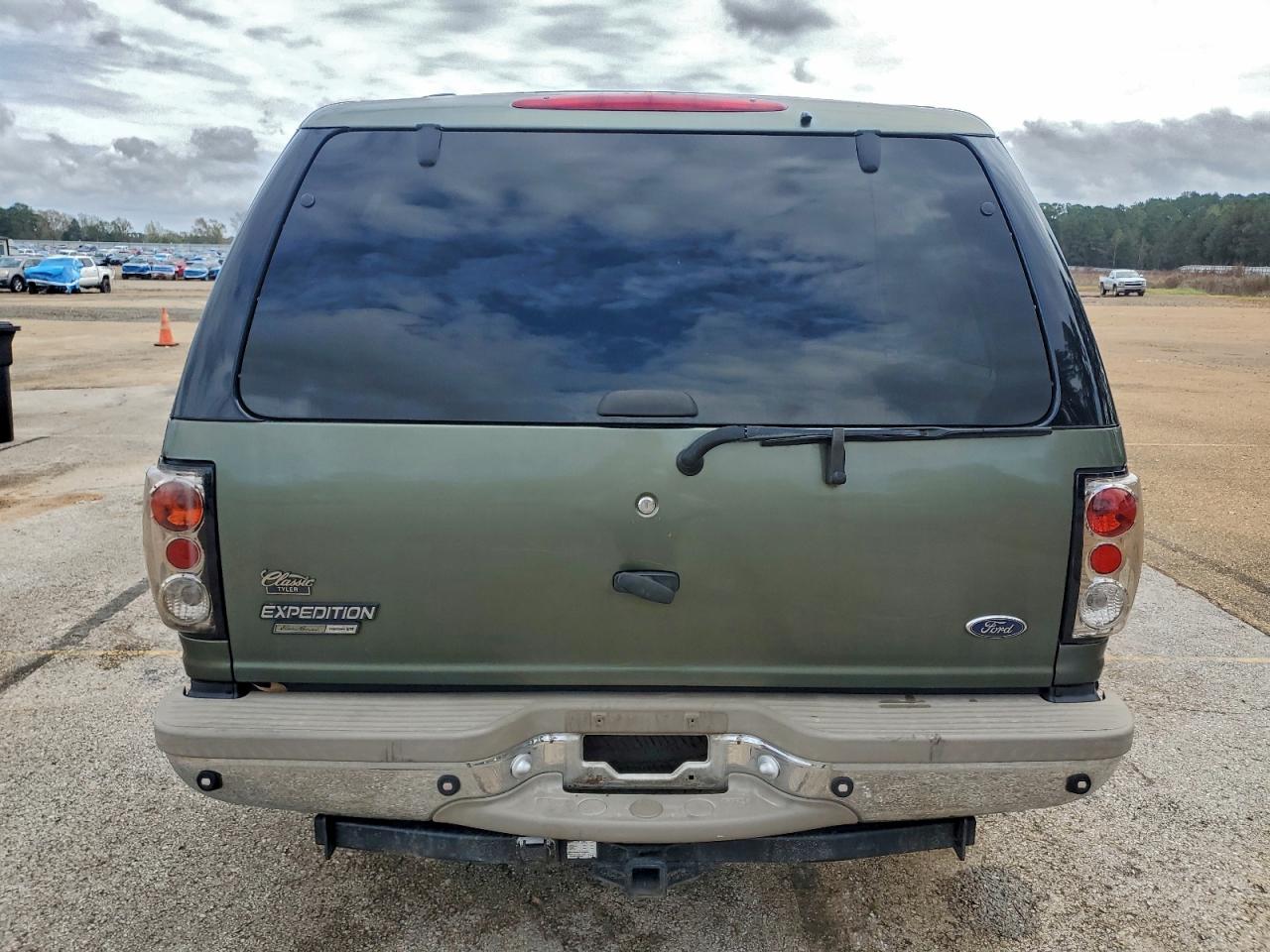 2000 Ford Expedition Eddie Bauer VIN: 1FMEU17L4YLB58170 Lot: 93979935