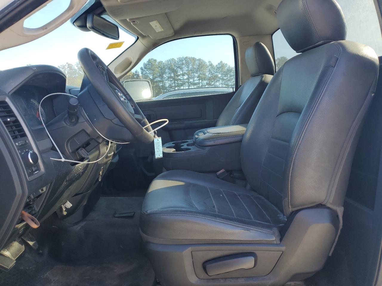 2018 Ram 1500 St VIN: 3C6JR6DG2JG211502 Lot: 92443665