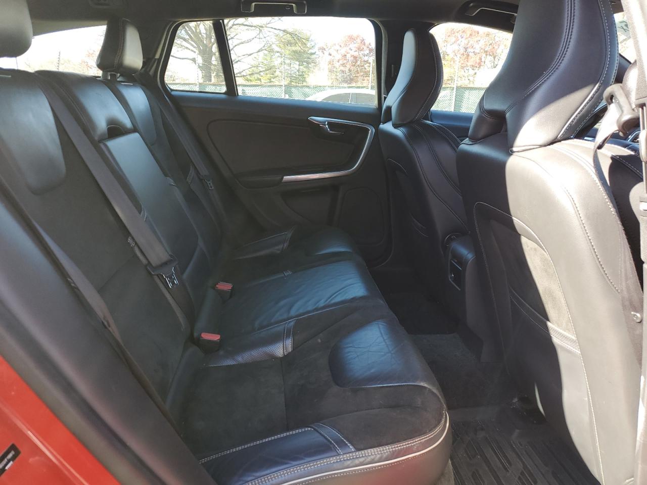 2015 Volvo V60 R Design VIN: YV1902SG1F1190613 Lot: 92545465