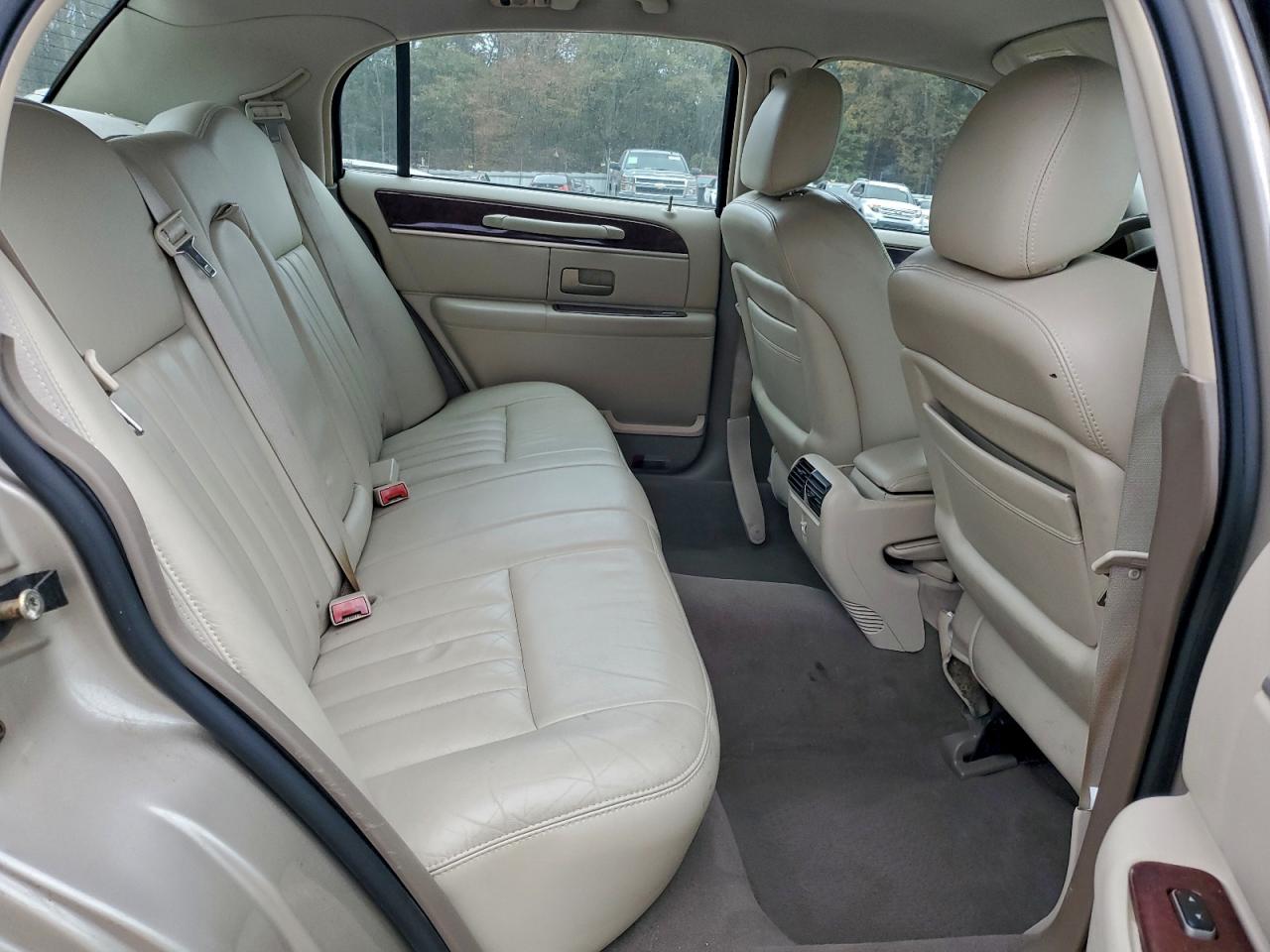 2005 Lincoln Town Car Signature VIN: 1LNHM81W25Y648128 Lot: 93131275