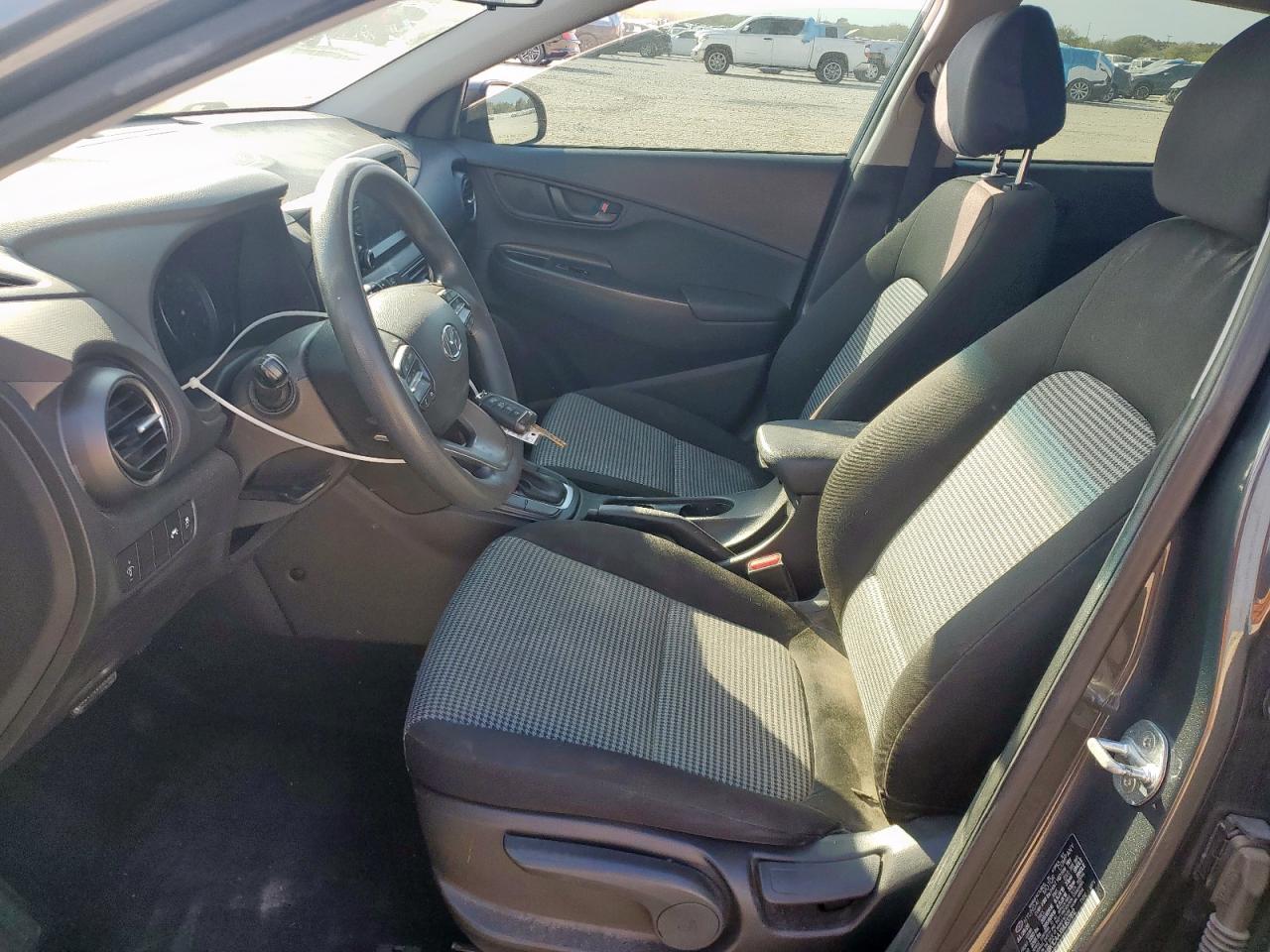 2021 Hyundai Kona Se VIN: KM8K1CAAXMU637812 Lot: 90929885