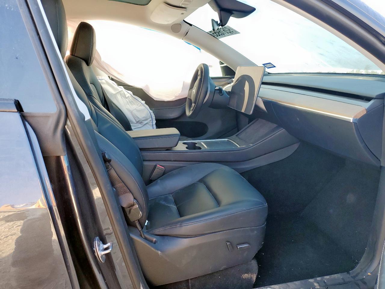 2024 Tesla Model Y VIN: 7SAYGDEE6RA239822 Lot: 92616955