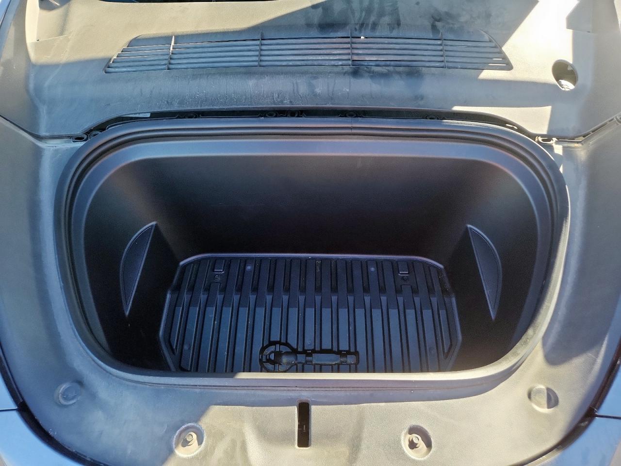 2022 Tesla Model Y VIN: 7SAYGAEE6NF521227 Lot: 92296355