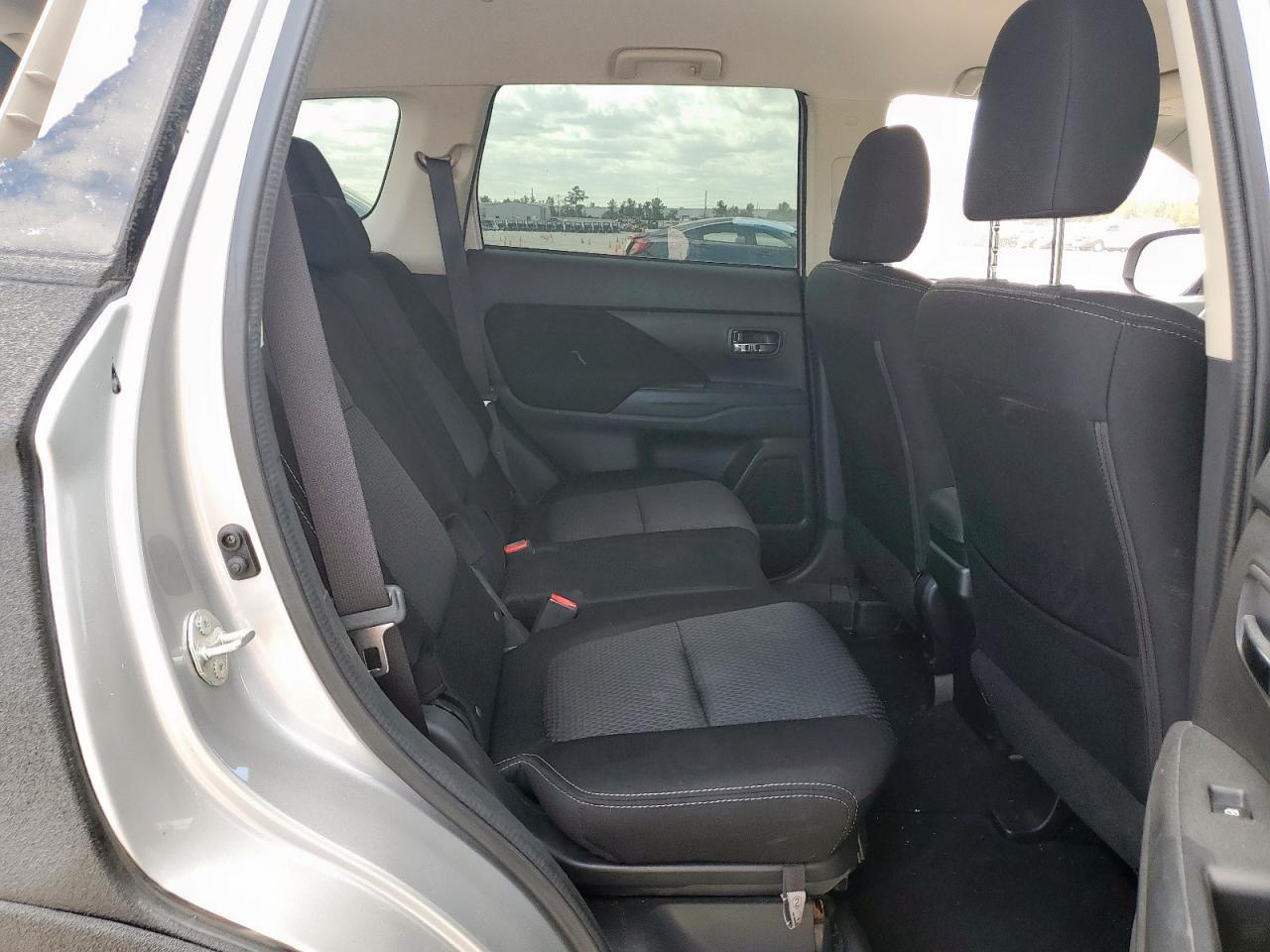 2018 Mitsubishi Outlander Es VIN: JA4AD2A35JZ055631 Lot: 92359885