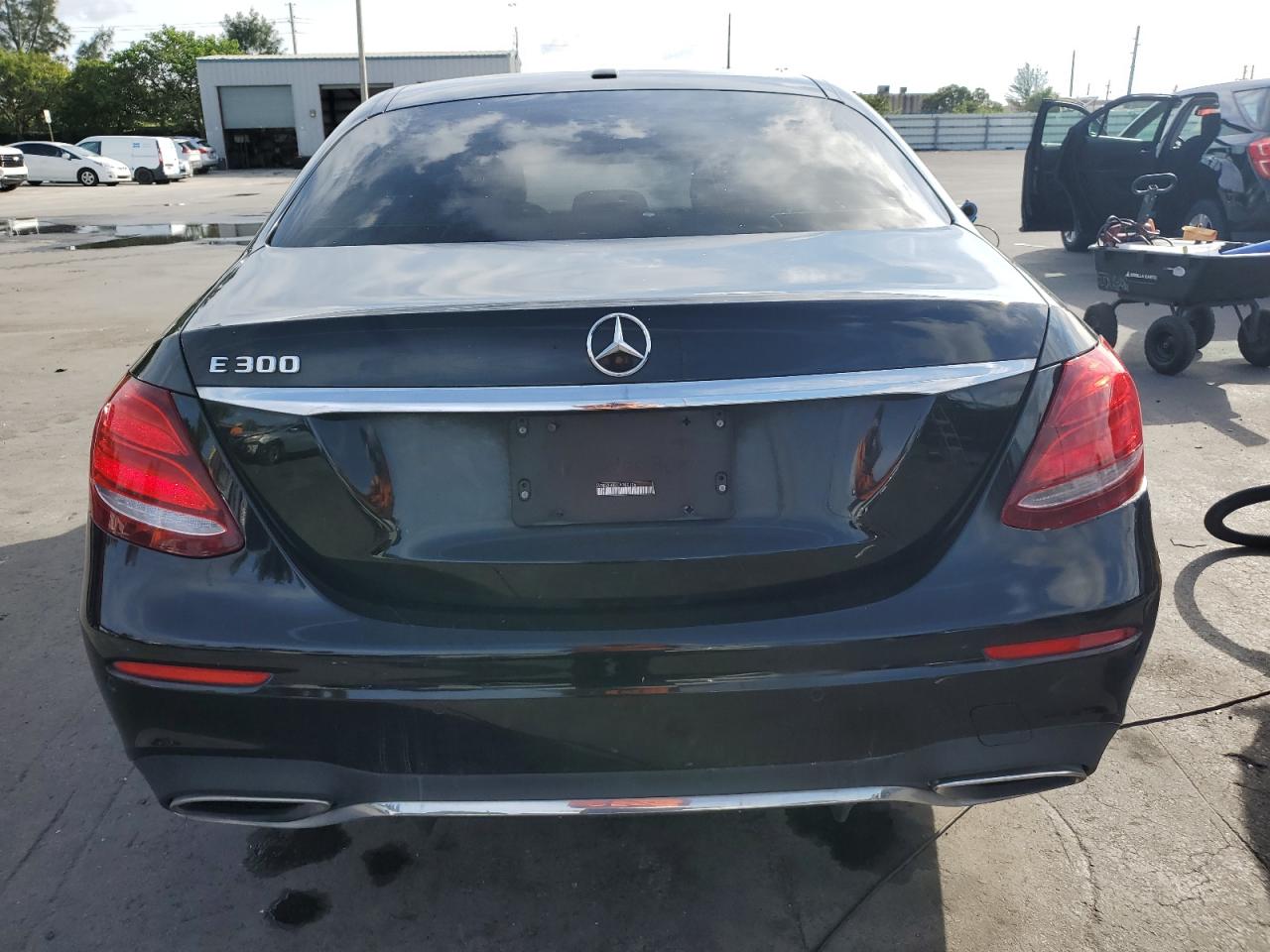 2018 Mercedes-Benz E 300 VIN: WDDZF4JB3JA389196 Lot: 92171575