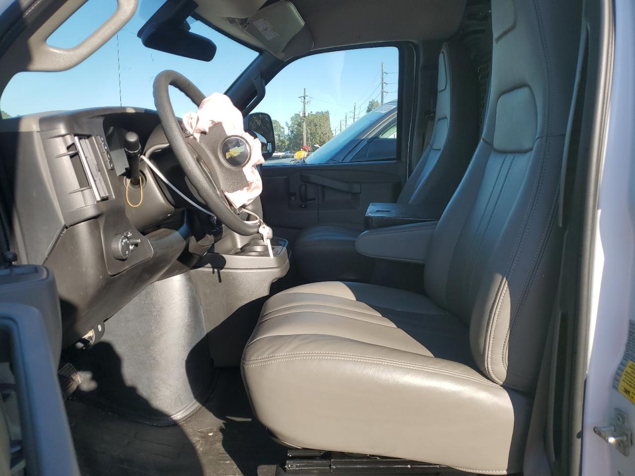 2025 Chevrolet Express Delivery Van VIN: 1GCWGAFP2S1107693 Lot: 92192205