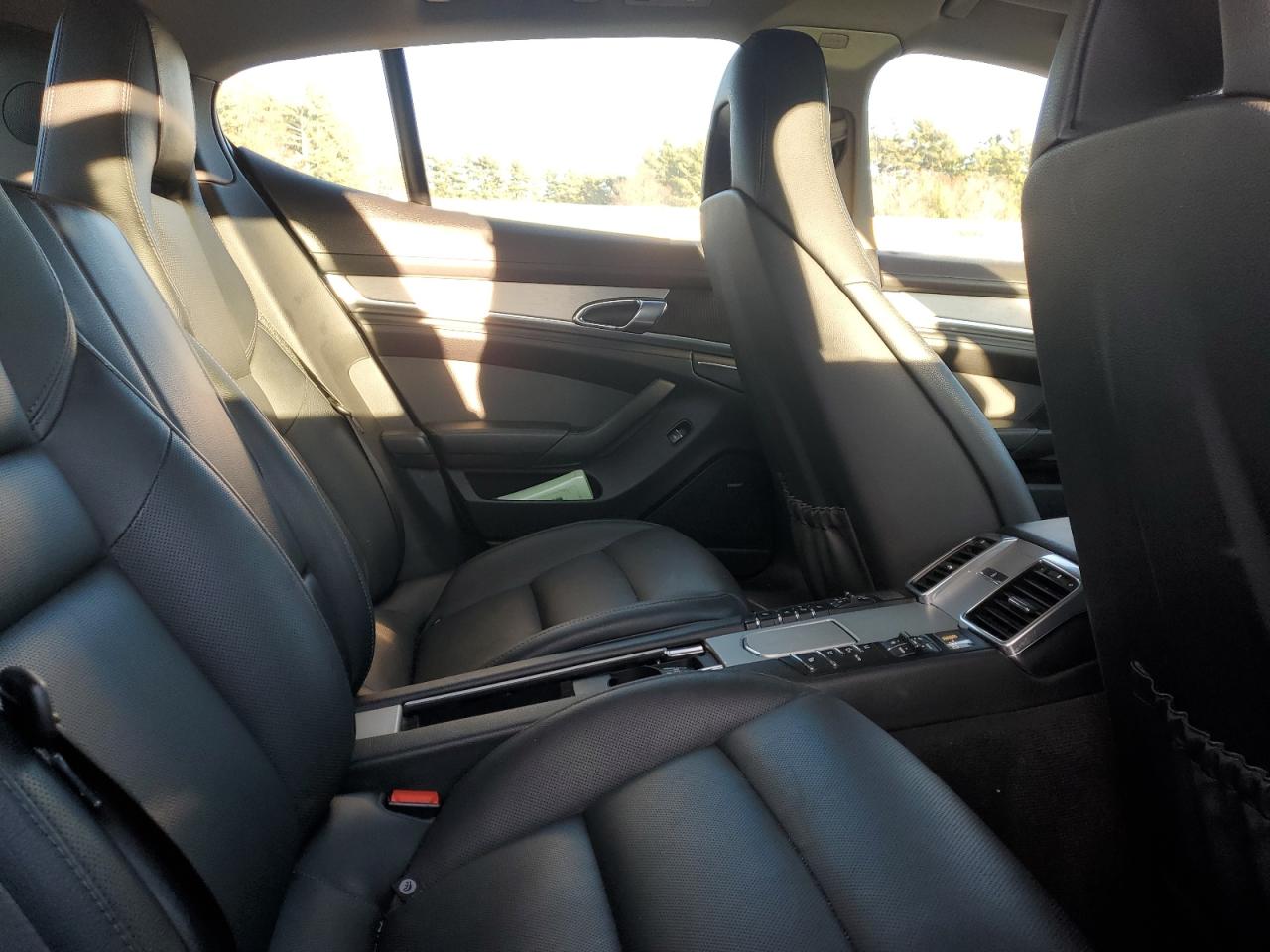 2015 Porsche Panamera 2 VIN: WP0AA2A70FL003464 Lot: 92931595