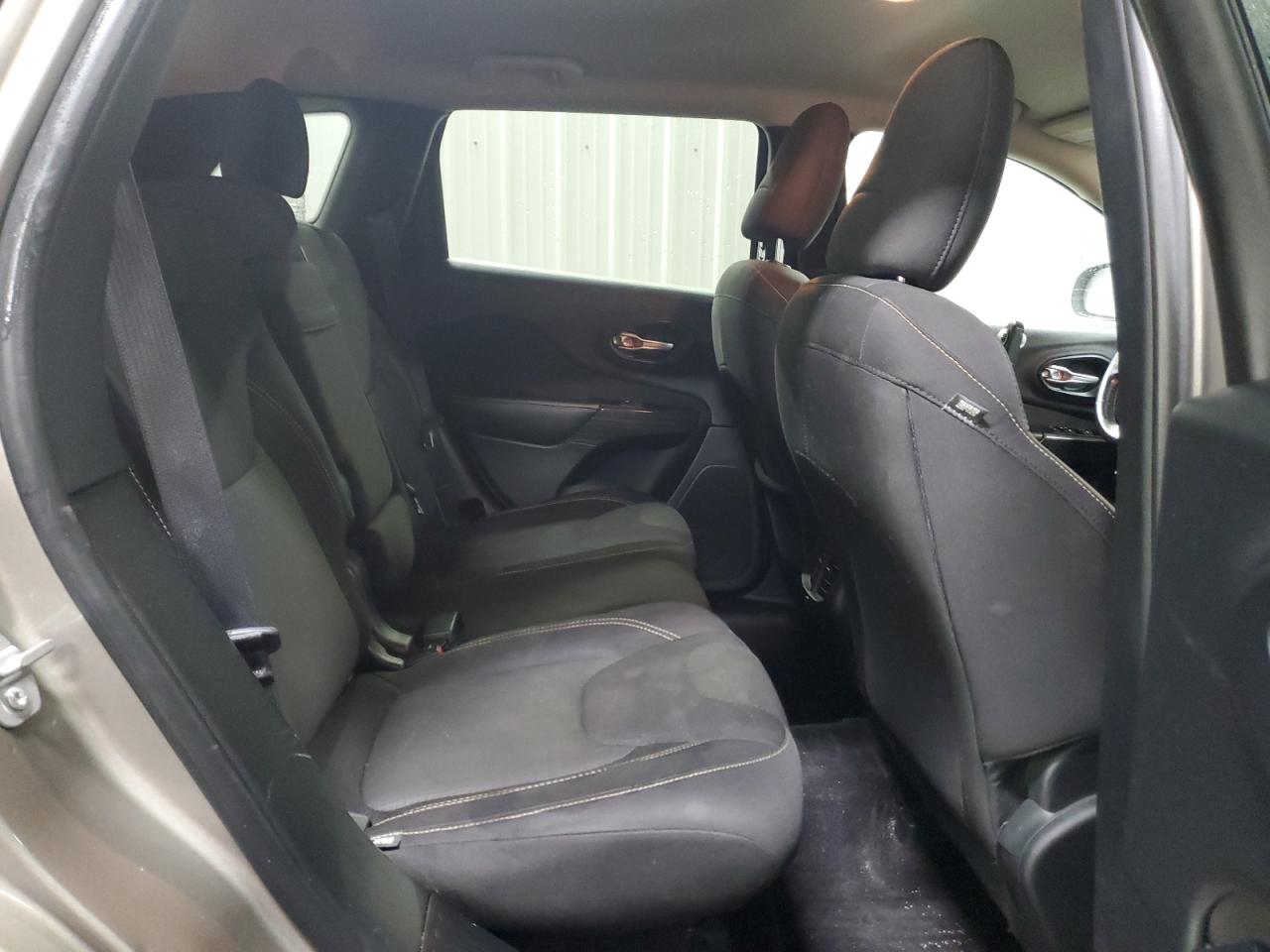 2016 Jeep Cherokee Latitude VIN: 1C4PJLCB6GW370094 Lot: 93399865