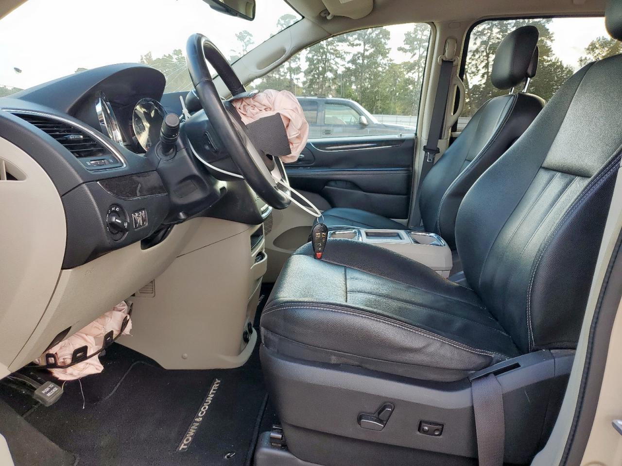 2016 Chrysler Town & Country Touring VIN: 2C4RC1BG2GR186090 Lot: 93037875