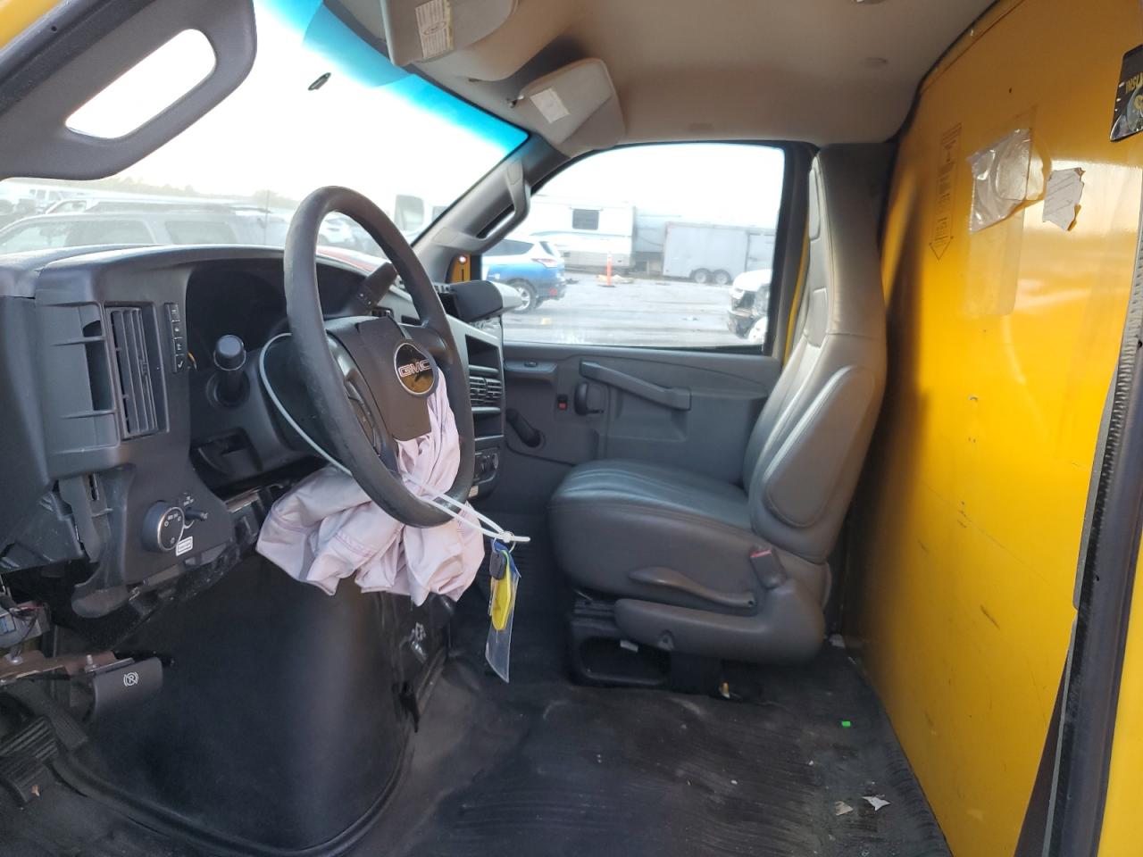 2017 GMC Savana Cutaway G3500 VIN: 1GD07RFF4H1910442 Lot: 92658945