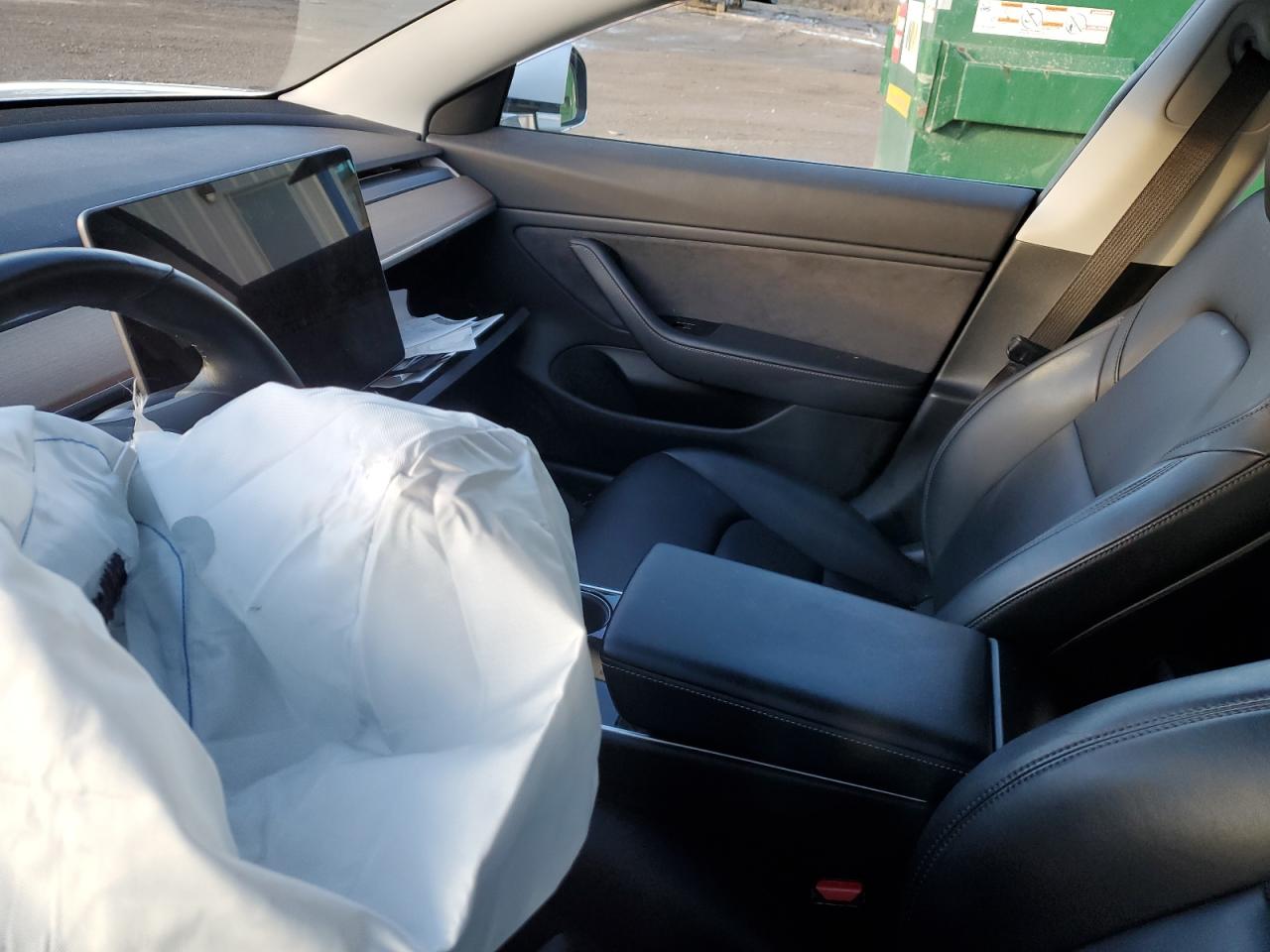 2018 Tesla Model 3 VIN: 5YJ3E1EB8JF091083 Lot: 92984915