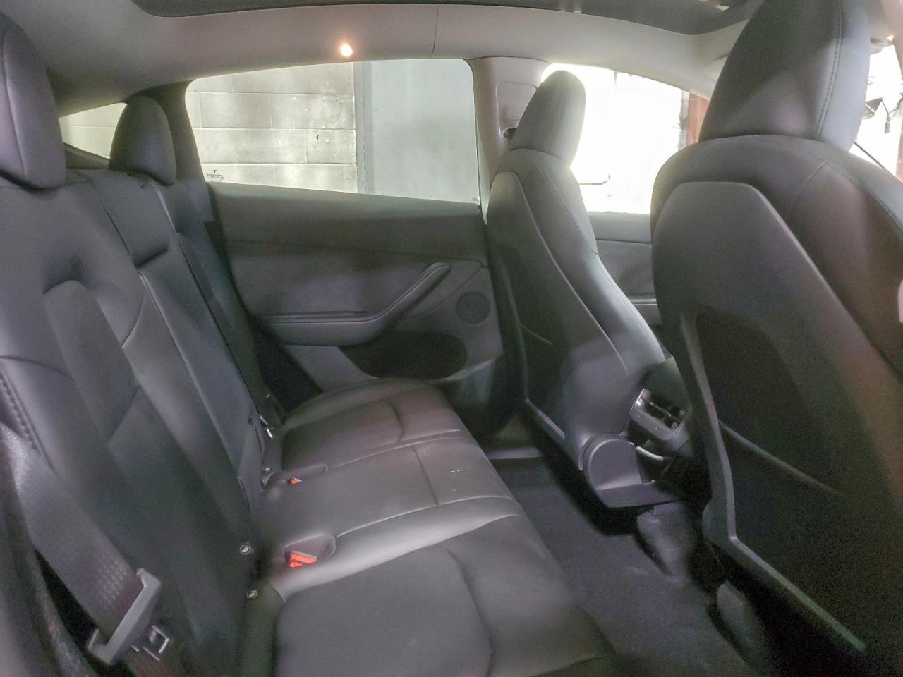 2025 Tesla Model Y VIN: 7SAYGDEE0SA352574 Lot: 93767855