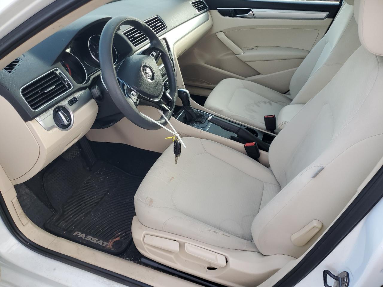 2017 Volkswagen Passat S VIN: 1VWAT7A31HC015174 Lot: 90132445