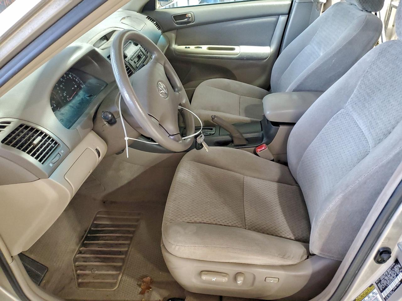 2004 Toyota Camry Le VIN: 4T1BE32K64U380305 Lot: 94176975