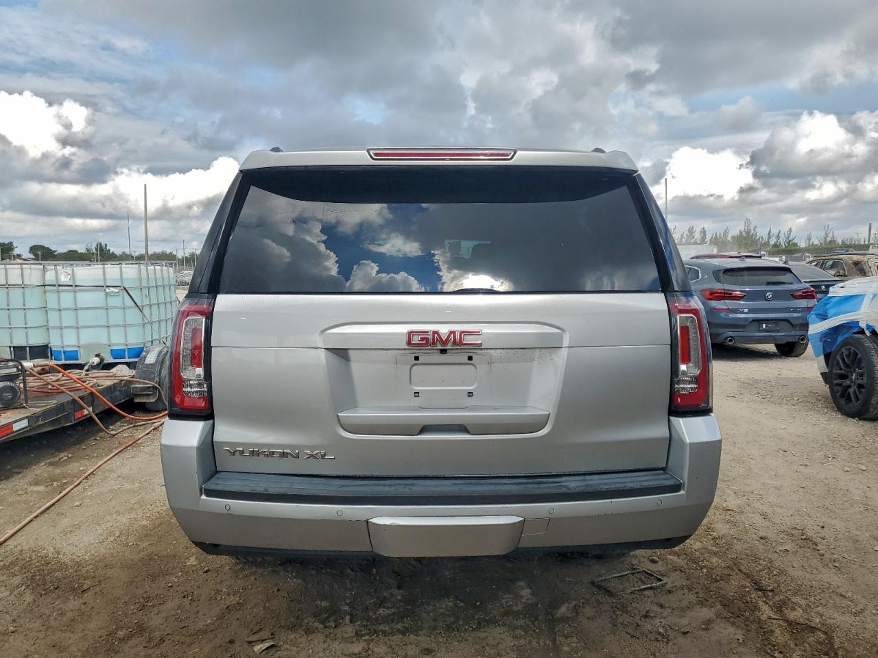 2019 GMC Yukon Xl C1500 Slt VIN: 1GKS1GKC4KR333536 Lot: 94144035