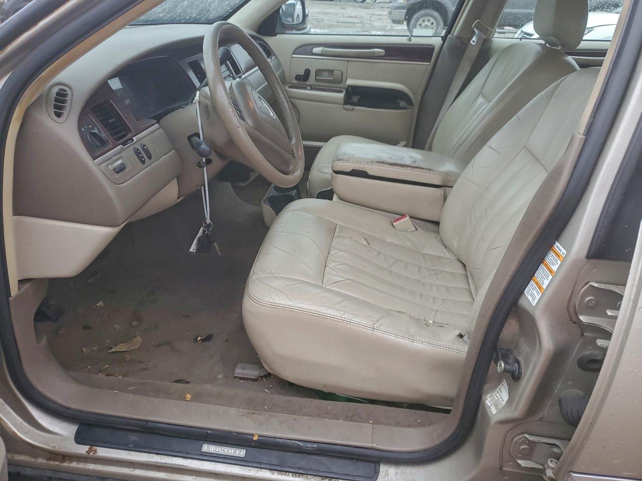 2004 Lincoln Town Car Executive VIN: 1LNHM81W04Y659630 Lot: 93153255