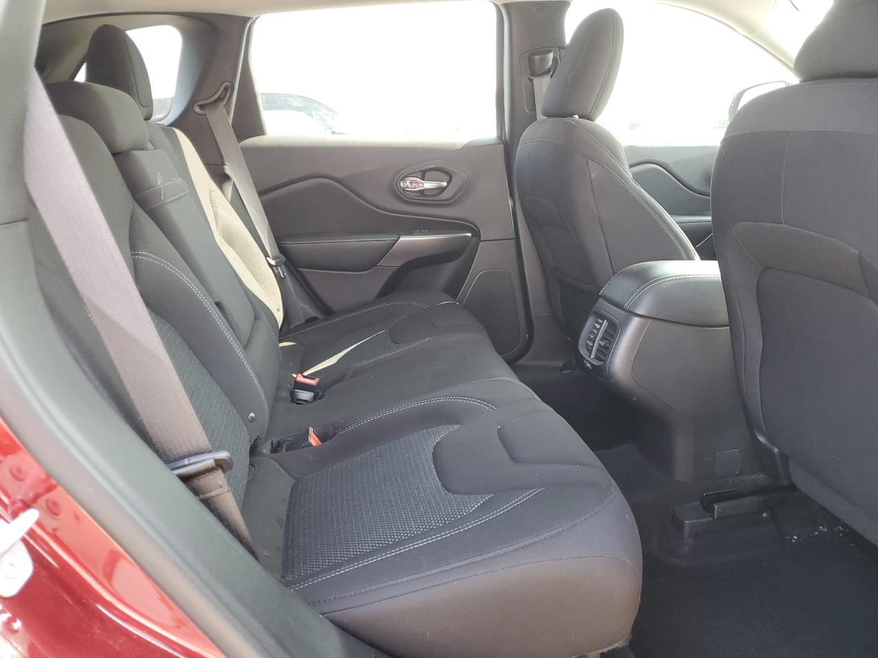 2019 Jeep Cherokee Latitude VIN: 1C4PJLCBXKD381507 Lot: 90922575