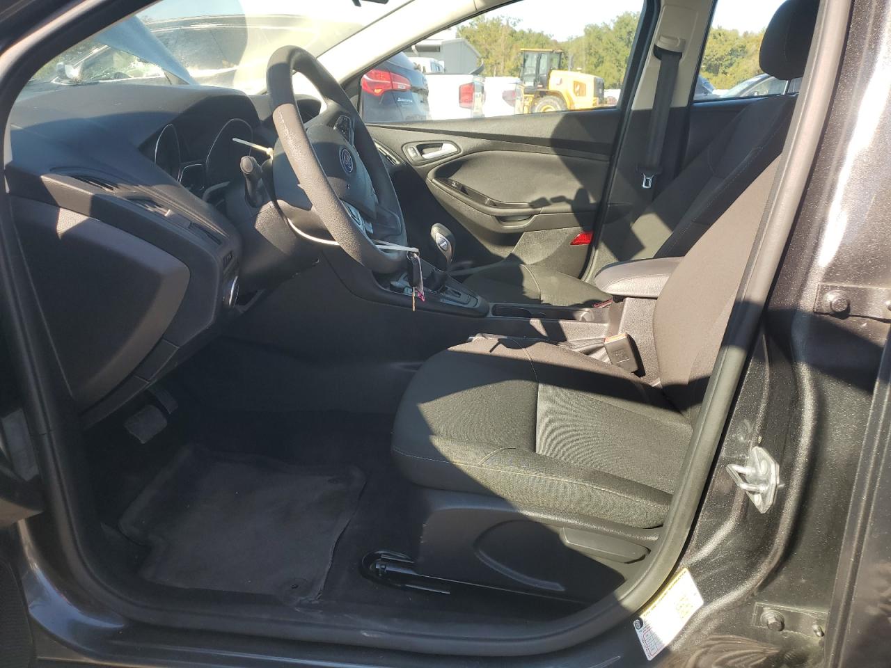 2018 Ford Focus Se VIN: 1FADP3F20JL327818 Lot: 92898025