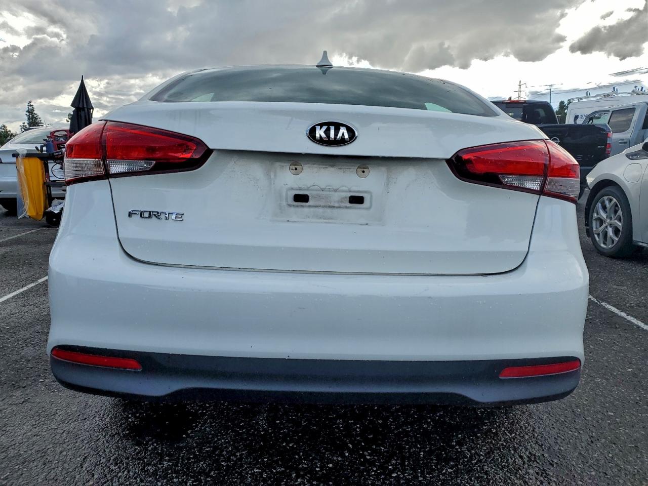 2018 Kia Forte Lx VIN: 3KPFK4A70JE228869 Lot: 92756555