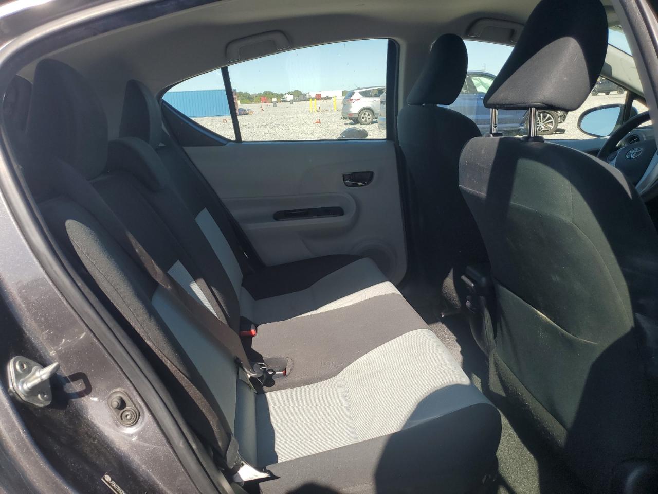 2013 Toyota Prius C VIN: JTDKDTB32D1533411 Lot: 92201735