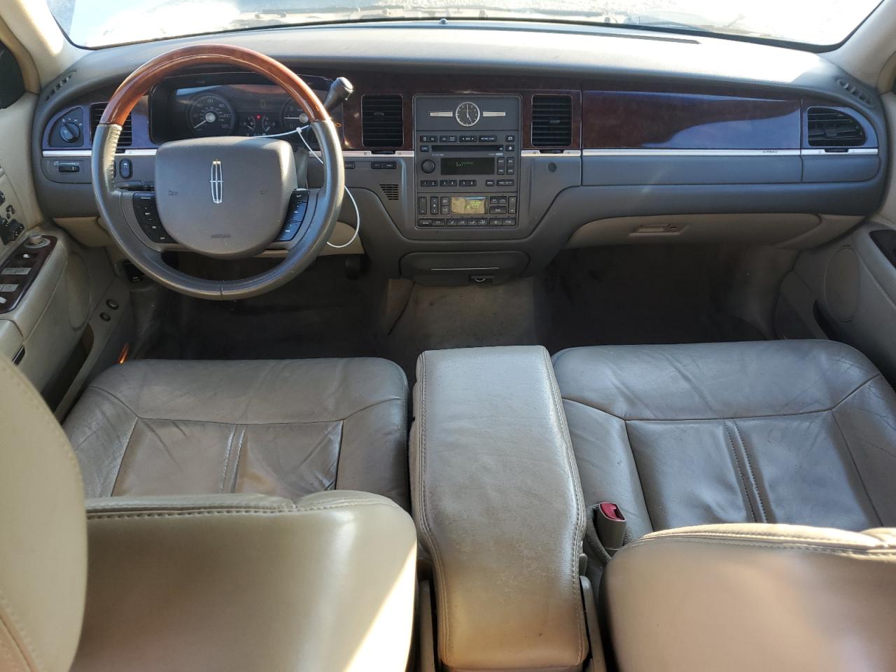 2010 Lincoln Town Car Signature Limited VIN: 2LNBL8CV7AX619148 Lot: 92841295