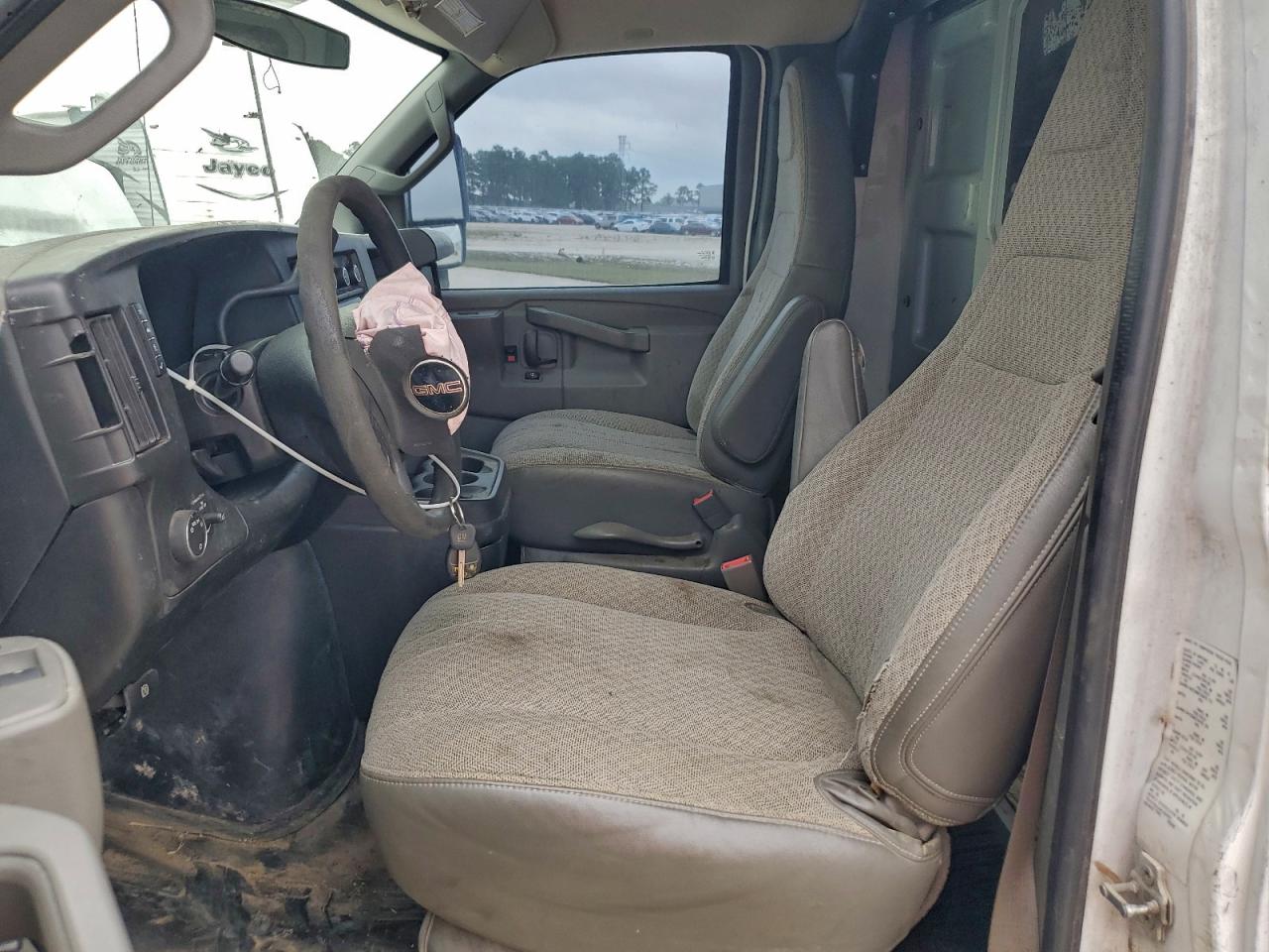 2017 GMC Savana Cutaway G3500 VIN: 1GD07RFG1H1123747 Lot: 93907365