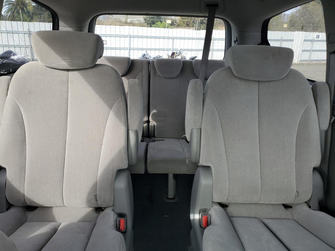 2008 Kia Sedona Ex VIN: KNDMB233986207752 Lot: 92447935