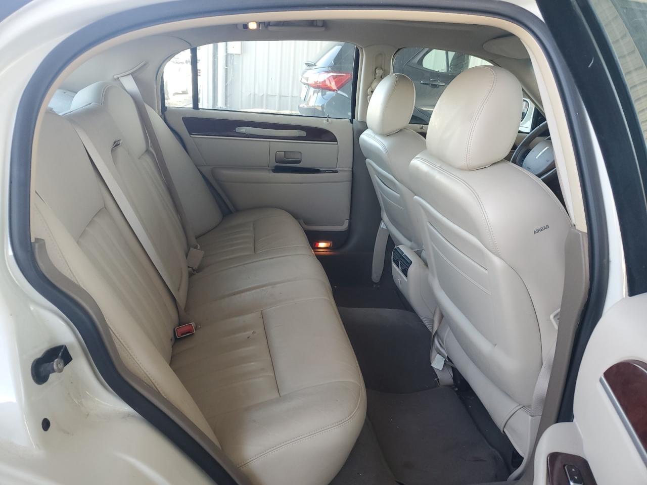 2005 Lincoln Town Car Signature VIN: 1LNHM81W05Y628993 Lot: 91690635